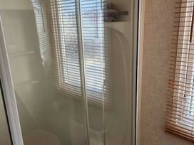 Happy Days Caravan Park - Holiday Accommodation 18666 - North Wales - 1186687 - thumbnail photo 7