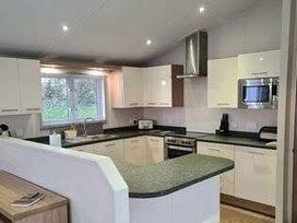 Trecco Bay - Holiday Accommodation 18674 - Somerset & Wiltshire - 1186689 - thumbnail photo 2
