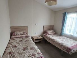 Trecco Bay - Holiday Accommodation 18674 - Somerset & Wiltshire - 1186689 - thumbnail photo 13