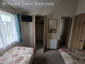 Trecco Bay - Holiday Accommodation 18674 - Somerset & Wiltshire - 1186689 - thumbnail photo 14
