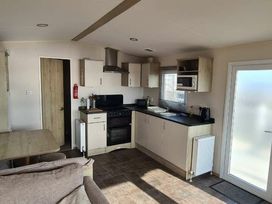 Trecco Bay - Holiday Accommodation 18677 - Somerset & Wiltshire - 1186690 - thumbnail photo 6