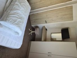 Trecco Bay - Holiday Accommodation 18677 - Somerset & Wiltshire - 1186690 - thumbnail photo 14