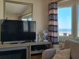 Trecco Bay - Holiday Accommodation 18677 - Somerset & Wiltshire - 1186690 - thumbnail photo 17