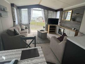 Trecco Bay - Holiday Accommodation 18679 - Somerset & Wiltshire - 1186691 - thumbnail photo 2