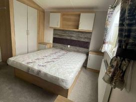 Trecco Bay - Holiday Accommodation 18679 - Somerset & Wiltshire - 1186691 - thumbnail photo 7