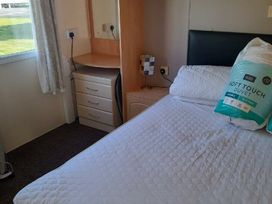 Coopers Beach Holiday Park - Holiday Accommodation 18687 - Suffolk & Essex - 1186694 - thumbnail photo 10