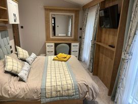 Kelling Heath Holiday Park - Holiday Accommodation 18705 - Norfolk - 1186698 - thumbnail photo 11