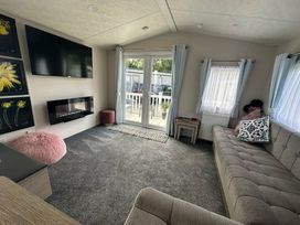 Marine Holiday Park - Holiday Accommodation 18733 - North Wales - 1186707 - thumbnail photo 1