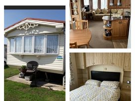 Thornwick Bay Holiday Village - Holiday Accommodation 18766 - North Yorkshire (incl. Whitby) - 1186719 - thumbnail photo 2