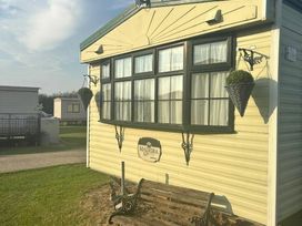 Holivans Caravan Park - Holiday Accommodation 18779 - Lincolnshire - 1186725 - thumbnail photo 12