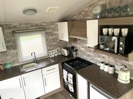 Herons Mead Caravan Park - Holiday Accommodation 18799 - Lincolnshire - 1186732 - thumbnail photo 9