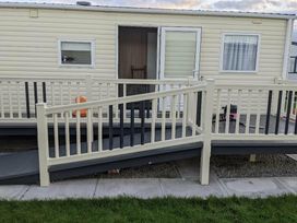 Golden Palm Resort - Holiday Accommodation 18849 - Lincolnshire - 1186747 - thumbnail photo 3