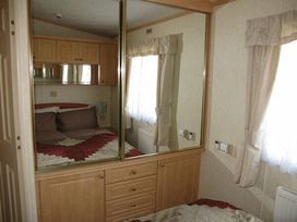 Kingfisher Caravan Park - Holiday Accommodation 1885 - Lincolnshire - 1186748 - thumbnail photo 3
