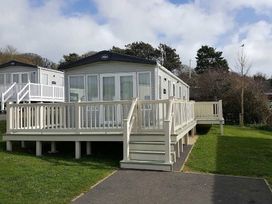 Whitecliff Bay Holiday Park - Holiday Accommodation 18867 - Isle of Wight & Hampshire - 1186754 - thumbnail photo 2