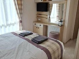 Whitecliff Bay Holiday Park - Holiday Accommodation 18867 - Isle of Wight & Hampshire - 1186754 - thumbnail photo 8
