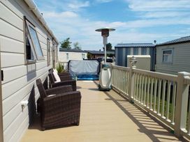 Tattershall Lakes Country Park - Holiday Accommodation 18882 - Lincolnshire - 1186757 - thumbnail photo 3