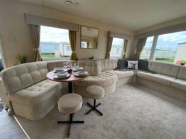 Manor Park Holiday Village - Holiday Accommodation 18900 - Norfolk - 1186764 - thumbnail photo 2
