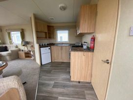 Manor Park Holiday Village - Holiday Accommodation 18900 - Norfolk - 1186764 - thumbnail photo 4