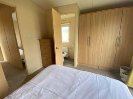 Manor Park Holiday Village - Holiday Accommodation 18900 - Norfolk - 1186764 - thumbnail photo 6