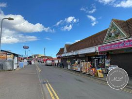 a street lined with shops and vendors at Seaview Caravan Park - Holiday Accommodation 18903 in Ingoldmells