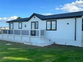 Golden Palm Resort - Holiday Accommodation 18906 - Lincolnshire - 1186767 - thumbnail photo 1