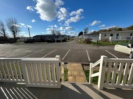 Seal Bay Resort - Holiday Accommodation 18908 - Hampshire - 1186768 - thumbnail photo 2