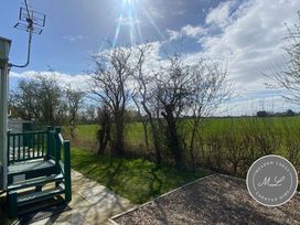 Herons Mead Caravan Park - Holiday Accommodation 18912 - Lincolnshire - 1186771 - thumbnail photo 11