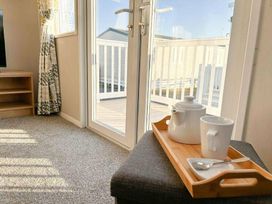 Trecco Bay - Holiday Accommodation 18914 - Somerset & Wiltshire - 1186773 - thumbnail photo 5