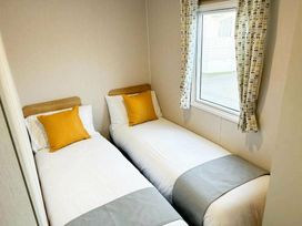 Trecco Bay - Holiday Accommodation 18914 - Somerset & Wiltshire - 1186773 - thumbnail photo 8