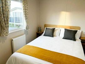 Trecco Bay - Holiday Accommodation 18914 - Somerset & Wiltshire - 1186773 - thumbnail photo 10