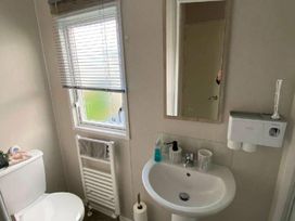 Golden Palm Resort - Holiday Accommodation 18923 - Lincolnshire - 1186775 - thumbnail photo 9
