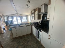 Trecco Bay - Holiday Accommodation 18969 - Somerset & Wiltshire - 1186792 - thumbnail photo 14