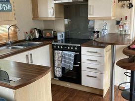 Hopton Holiday Village - Holiday Accommodation 19001 - Suffolk & Essex - 1186803 - thumbnail photo 3