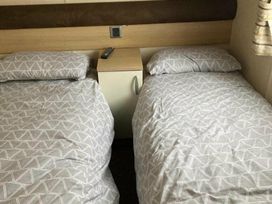 Hopton Holiday Village - Holiday Accommodation 19001 - Suffolk & Essex - 1186803 - thumbnail photo 12