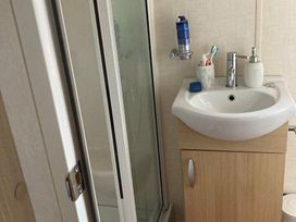 Hopton Holiday Village - Holiday Accommodation 19001 - Suffolk & Essex - 1186803 - thumbnail photo 13