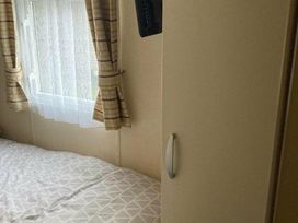 Hopton Holiday Village - Holiday Accommodation 19001 - Suffolk & Essex - 1186803 - thumbnail photo 16