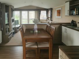 A dining area with a table and chairs at Whitehouse Leisure Park - Holiday Accommodation 19057, Towyn, Abergele