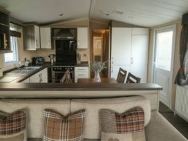 A kitchen with table and chairs at Whitehouse Leisure Park - Holiday Accommodation 19057, Towyn, Abergele
