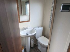 Dyffryn Seaside Estate - Holiday Accommodation 19073 - Mid Wales - 1186826 - thumbnail photo 18