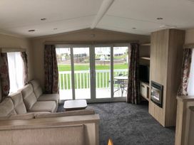 Hopton Holiday Village - Holiday Accommodation 19075 - Suffolk & Essex - 1186827 - thumbnail photo 2