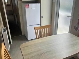 Hopton Holiday Village - Holiday Accommodation 19075 - Suffolk & Essex - 1186827 - thumbnail photo 12