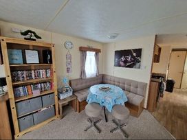 California Cliffs Holiday Park - Holiday Accommodation 19076 - Norfolk - 1186828 - thumbnail photo 3