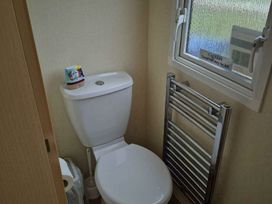California Cliffs Holiday Park - Holiday Accommodation 19076 - Norfolk - 1186828 - thumbnail photo 8