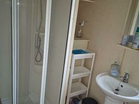 California Cliffs Holiday Park - Holiday Accommodation 19076 - Norfolk - 1186828 - thumbnail photo 9