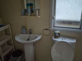 California Cliffs Holiday Park - Holiday Accommodation 19076 - Norfolk - 1186828 - thumbnail photo 10