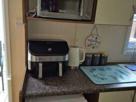 California Cliffs Holiday Park - Holiday Accommodation 19076 - Norfolk - 1186828 - thumbnail photo 14
