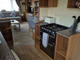 California Cliffs Holiday Park - Holiday Accommodation 19076 - Norfolk - 1186828 - thumbnail photo 15