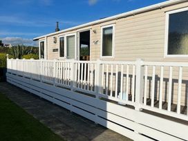 Greenacres Holiday Park - Holiday Accommodation 19101 - North Wales - 1186839 - thumbnail photo 2