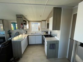 Primrose Valley Holiday Park - Holiday Accommodation 19116 - North Yorkshire (incl. Whitby) - 1186844 - thumbnail photo 6