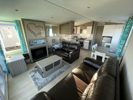 Primrose Valley Holiday Park - Holiday Accommodation 19116 - North Yorkshire (incl. Whitby) - 1186844 - thumbnail photo 7